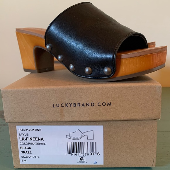 Sandals - Picture 1 of 3